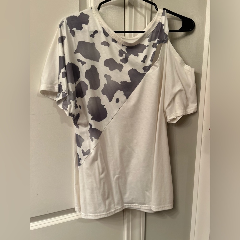 Boutique cold shoulder leopard top